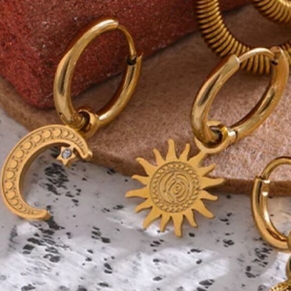 #35- NEW 18k Gold Plated Moon Star Huggie Hoop Earrings - Picture 1 of 9